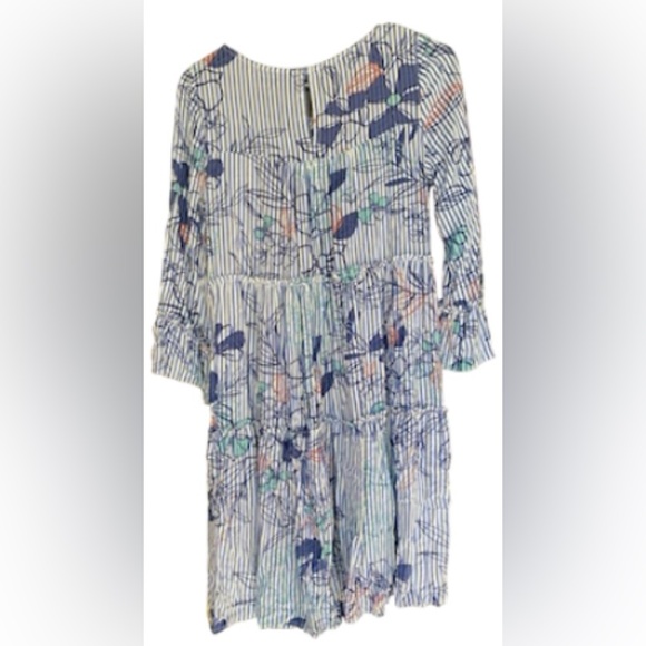 Violet Weekend Dress Tiered with Bell Sleeves Floral print design NWT size Small - Picture 3 of 9